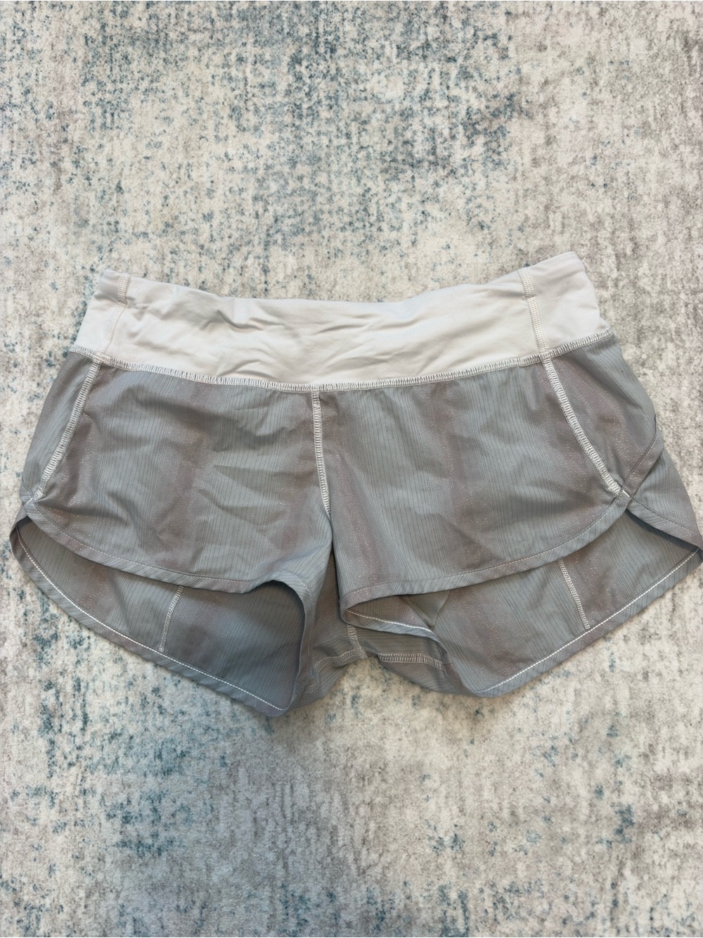 Size 6 lululemon speed up shorts